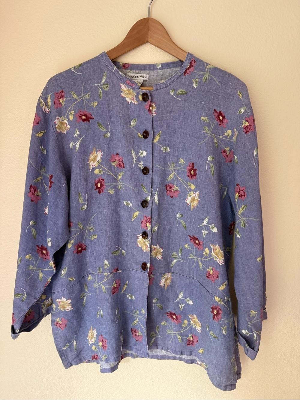Button-Down Floral Linen Top in Lavender Blue